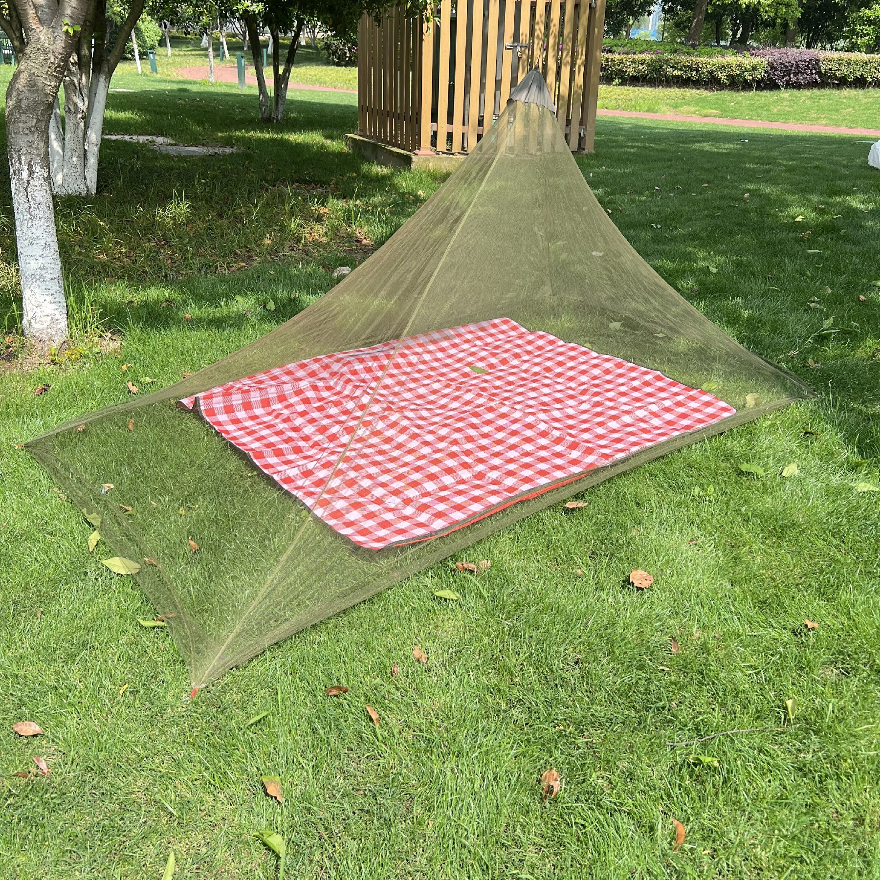 Pyramid Shape Single & Double Bed Outdoor Mosquito Net for Camping/Hiking/Travel